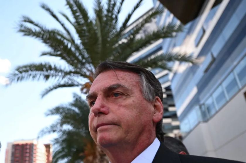 Bolsonaro pide que le devuelvan su pasaporte, retenido en un operativo sobre la asonada de 2023