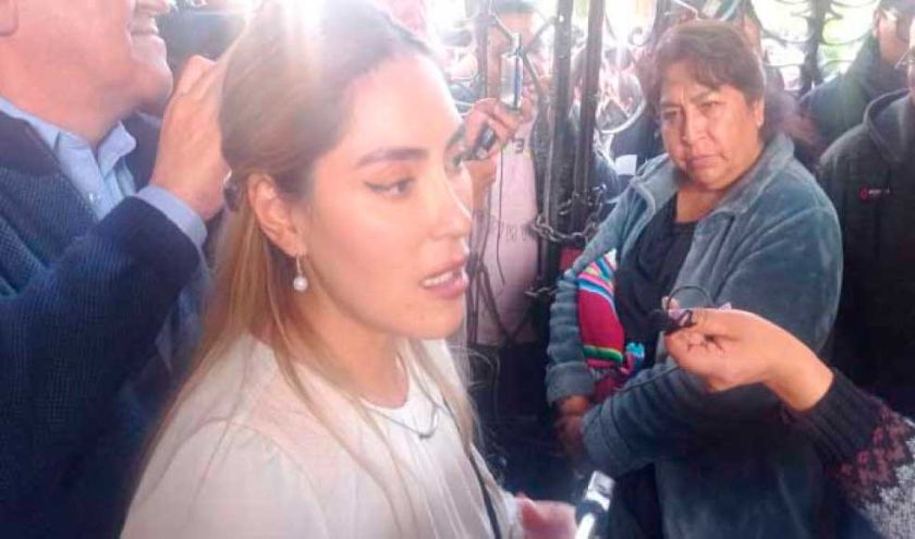 Lesly Flores presenta amparo por destitución como alcaldesa 