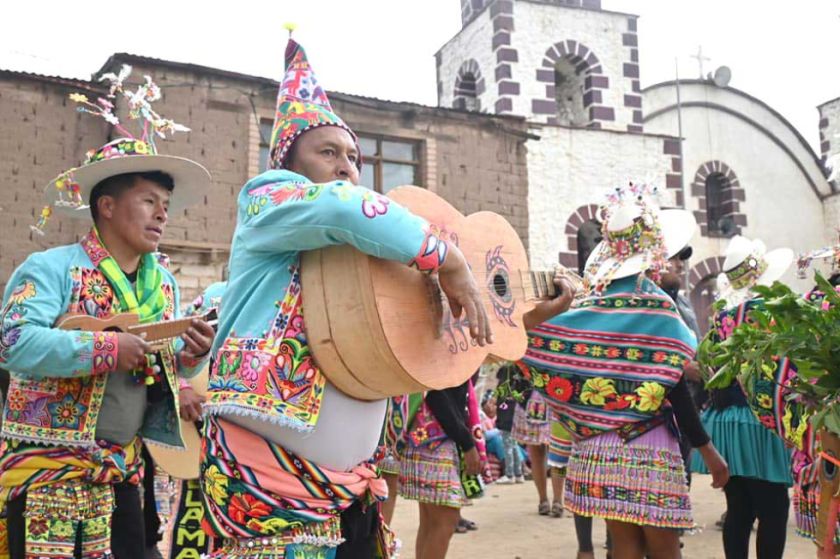 Comunidades viven el Carnaval con sus tradiciones y música