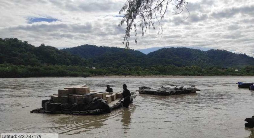 Militares destruyen gomones y rutas ilegales del contrabando en Bermejo