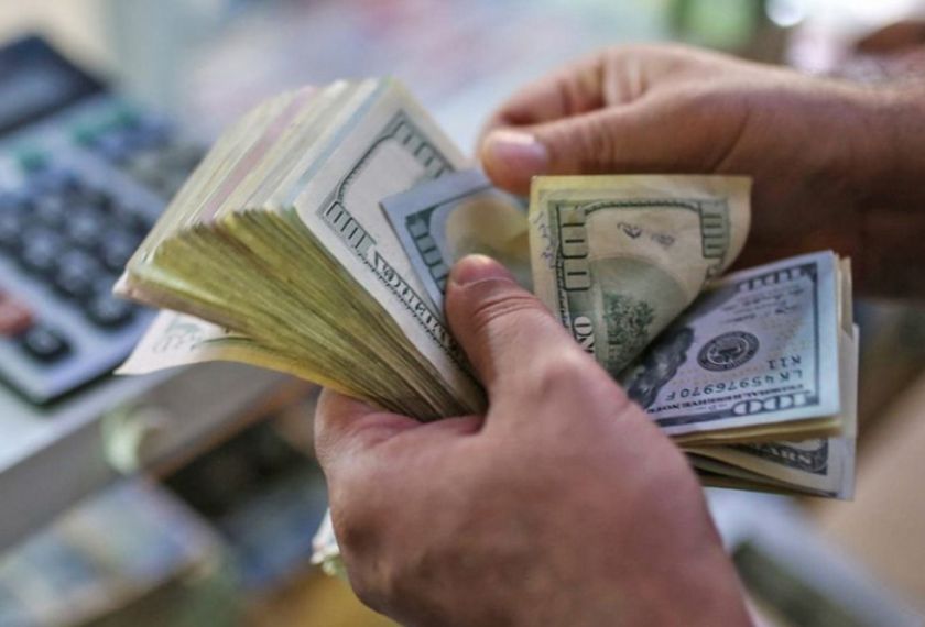 Policía Boliviana pide no comprar dólares por encima del cambio oficial fijado en Bs 6.96