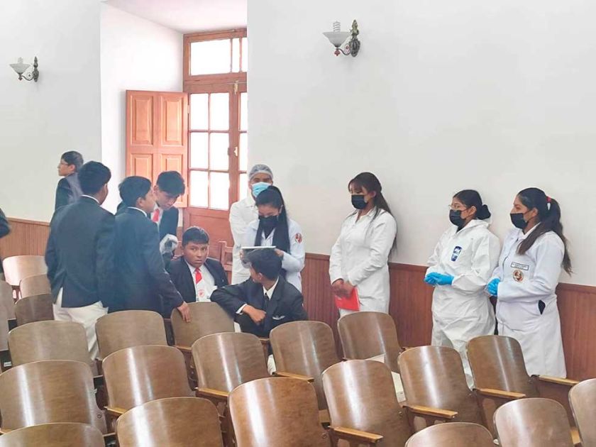 Sedes desarrolla campaña de testeo y vacunación en estudiantes de Potosí