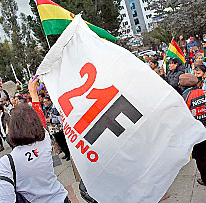 Lima sugiere otro referéndum para “despedir” a Evo Morales