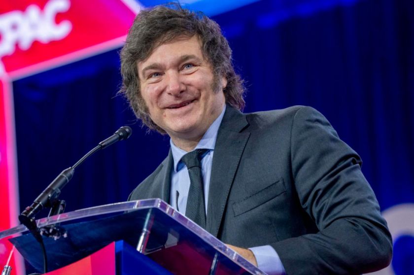 Tras reunirse con Trump, Milei vuelve a Argentina para afrontar tensiones internas