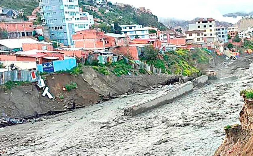 La Paz: Hay varias casas al borde del colapso