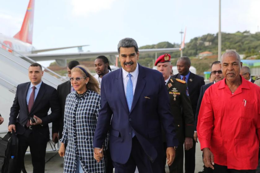 Maduro llega a San Vicente y las Granadinas para participar en la cumbre de la Celac