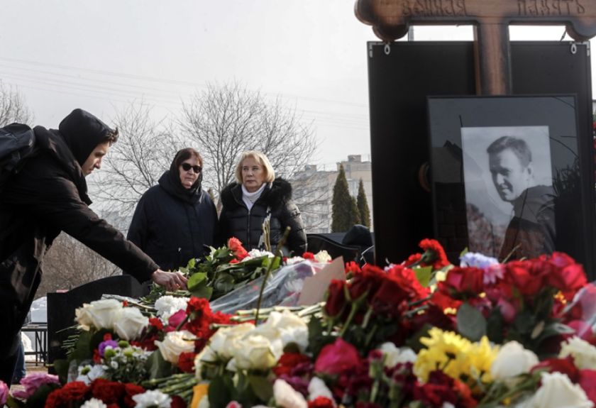 El funeral de Navalni agua la campaña de reelección de Putin