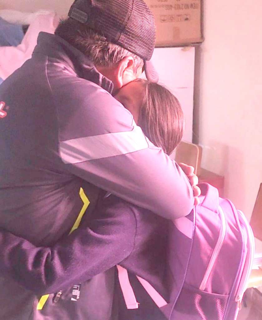 Hijo de Llally publica foto del reencuentro con su padre