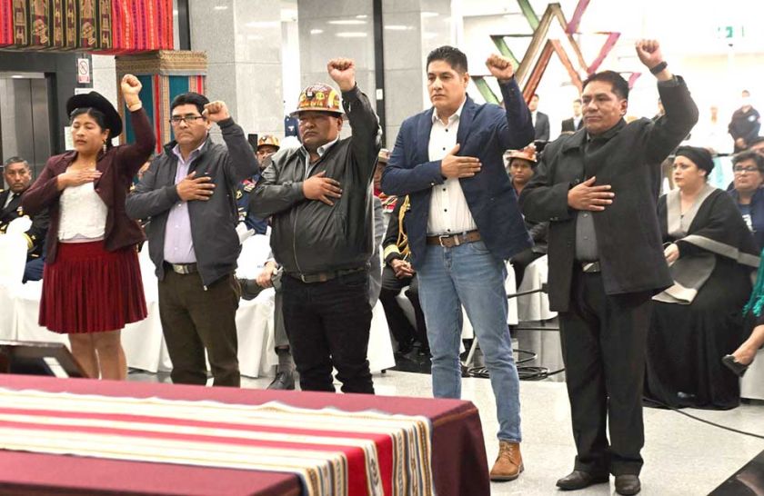 El exgobernador Omar Veliz asume el mando del área de educación