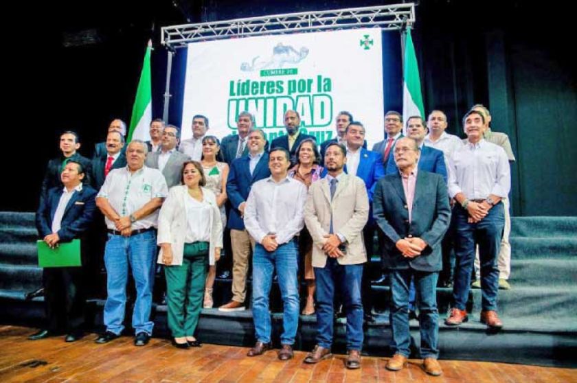 Líderes cruceños pactan sin respaldo de Camacho