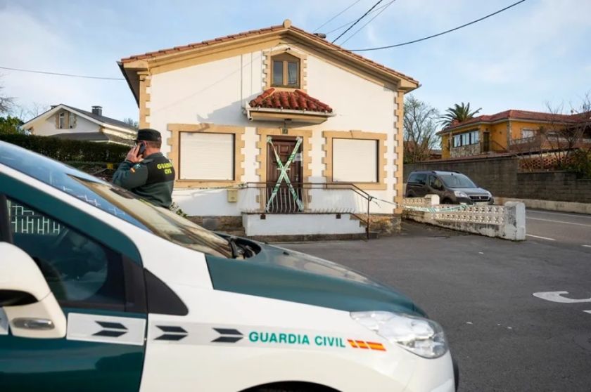 España: Hijo estrangula a su mamá de 83 años en la casa en la que vivían y se suicida