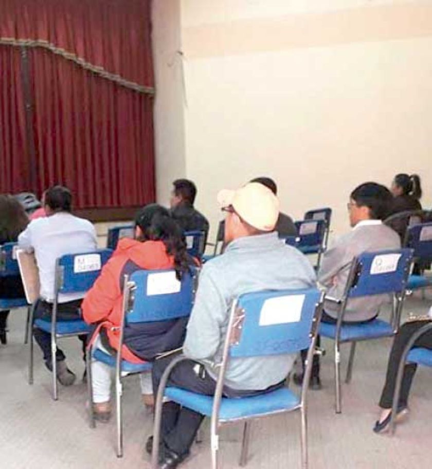 Aplican el examen escrito a postulantes