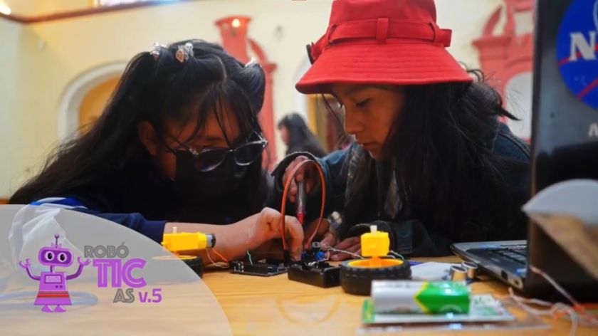 Se gradúan 317 niñas de la quinta versión del curso de RobóTICas