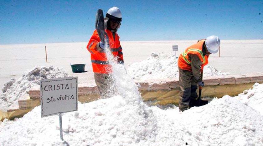 Bolivia explora emitir bonos para la extracción de litio