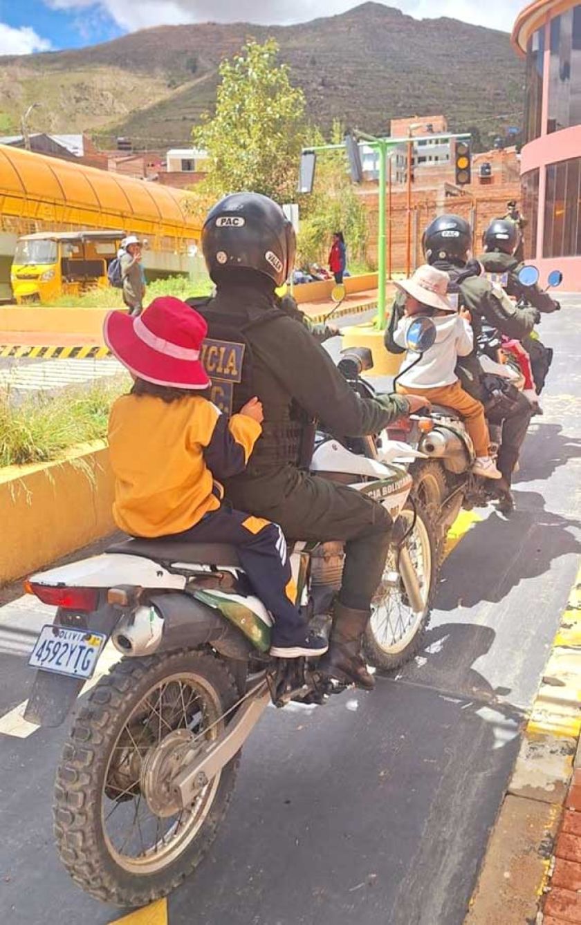 Capacitan a estudiantes en seguridad vial en Potosí