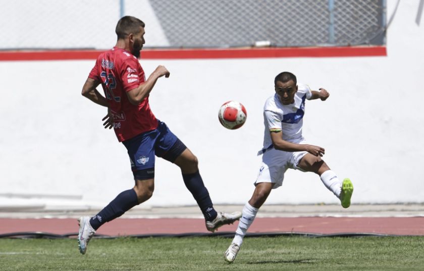 Oriente Petrolero y Gualberto Villarroel juegan su última chance
