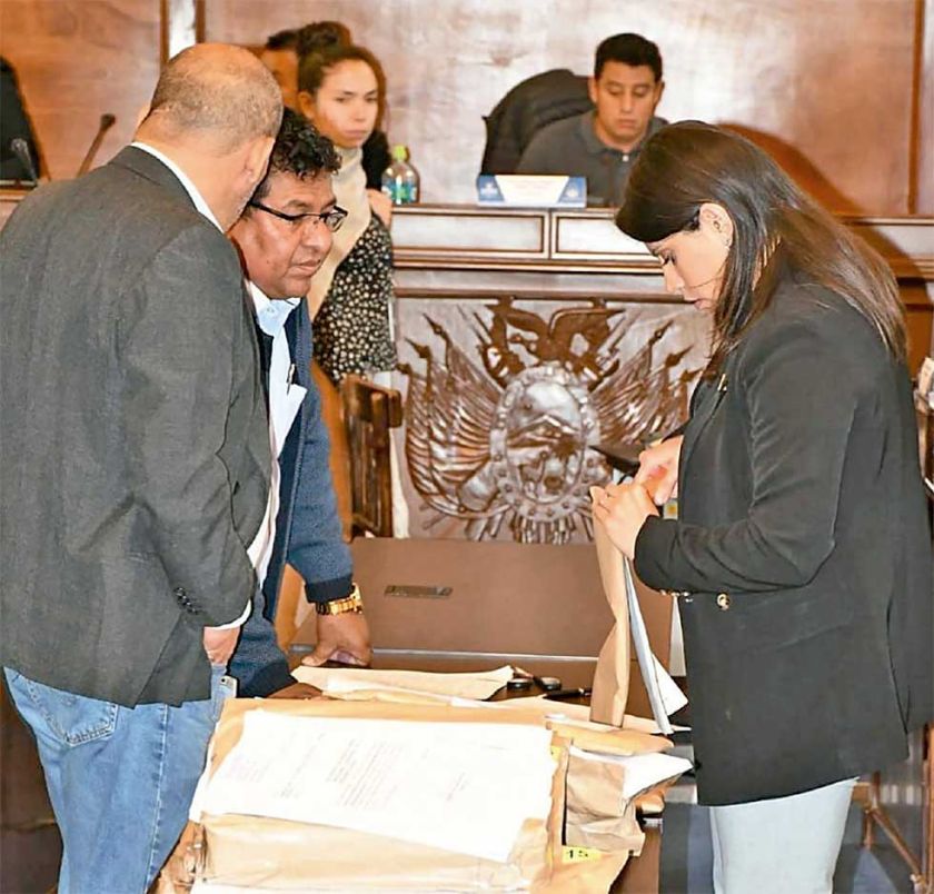 Quedan fuera Bacarreza y  Berríos, y sigue Revilla