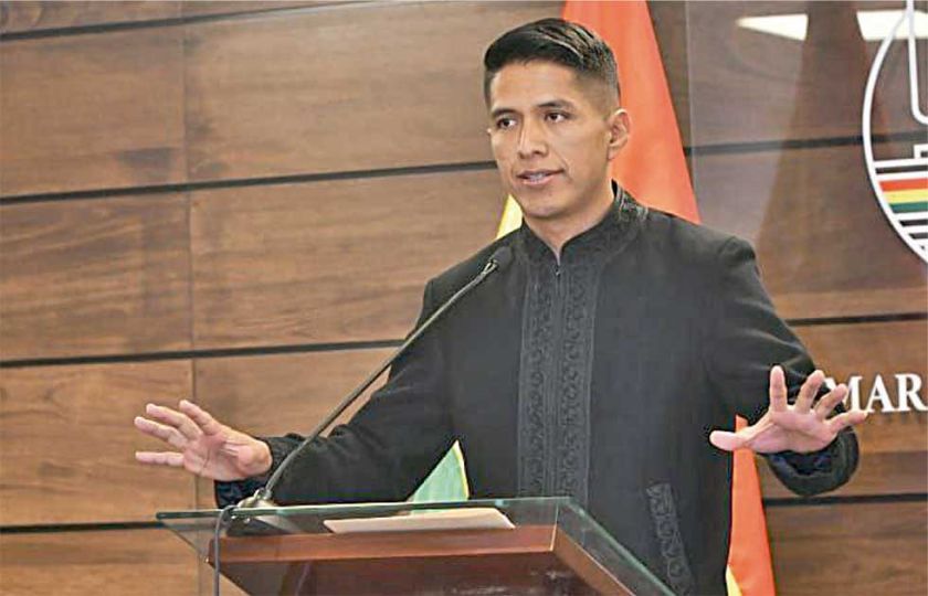Andrónico niega que reciba órdenes de Evo Morales