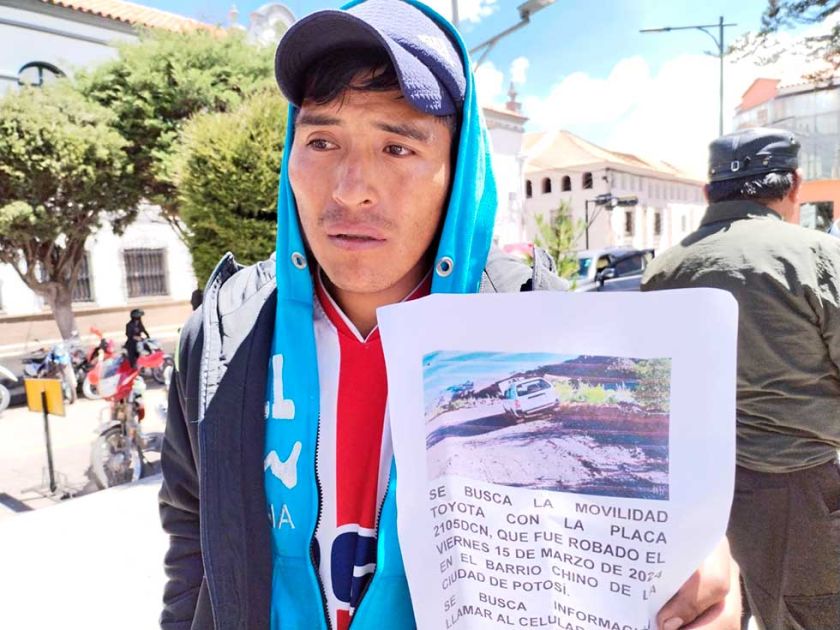 En "un abrir y cerrar de ojos" roban auto a humilde taxista