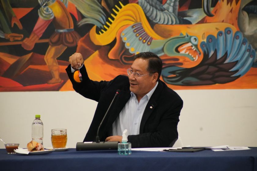 Arce dice que hace 30 años los niños “quizás recibían sus recreos y mesadas en dólares”