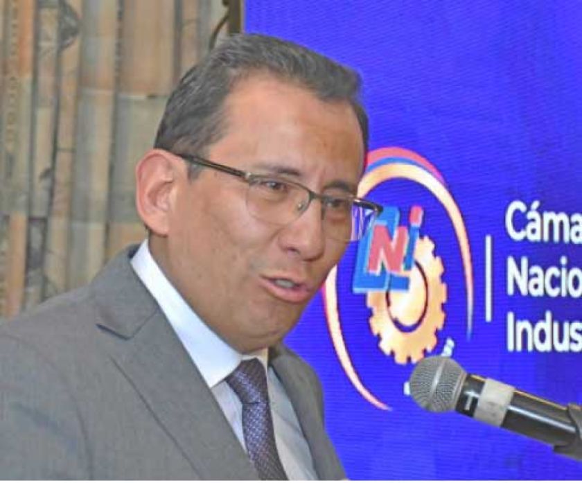 Industriales piden congelar el salario este año en Bolivia