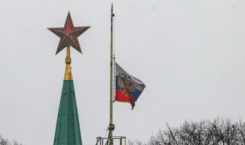 Rusia vive un día de luto por las víctimas del atentado en una sala de conciertos de Moscú