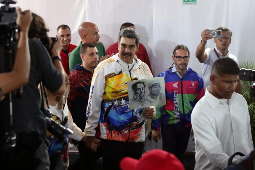 Maduro oficializa ante el ente electoral su aspiración a un tercer mandato presidencial