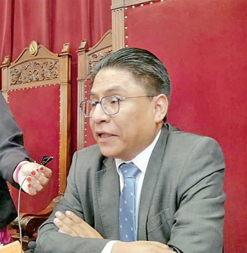 Ministro Iván Lima avizora un “conflicto de intereses”