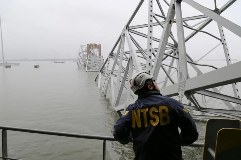 El barco que chocó con el puente de Baltimore tiene contenedores con químicos peligrosos
