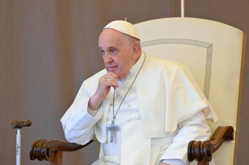 El Papa presidirá la Vigilia del Sábado Santo después de renunciar al via crucis