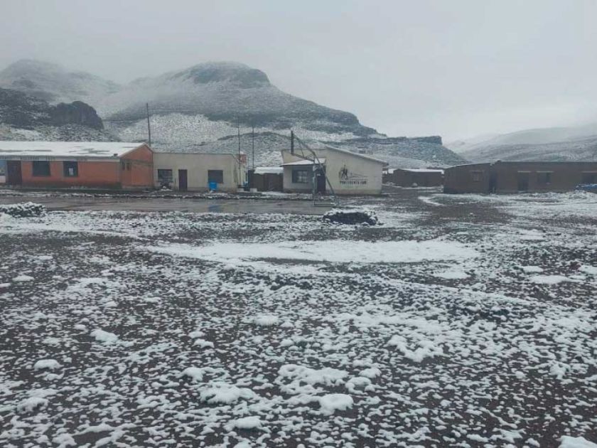 Autoridades educativas vigilan descenso de las temperaturas en Potosí