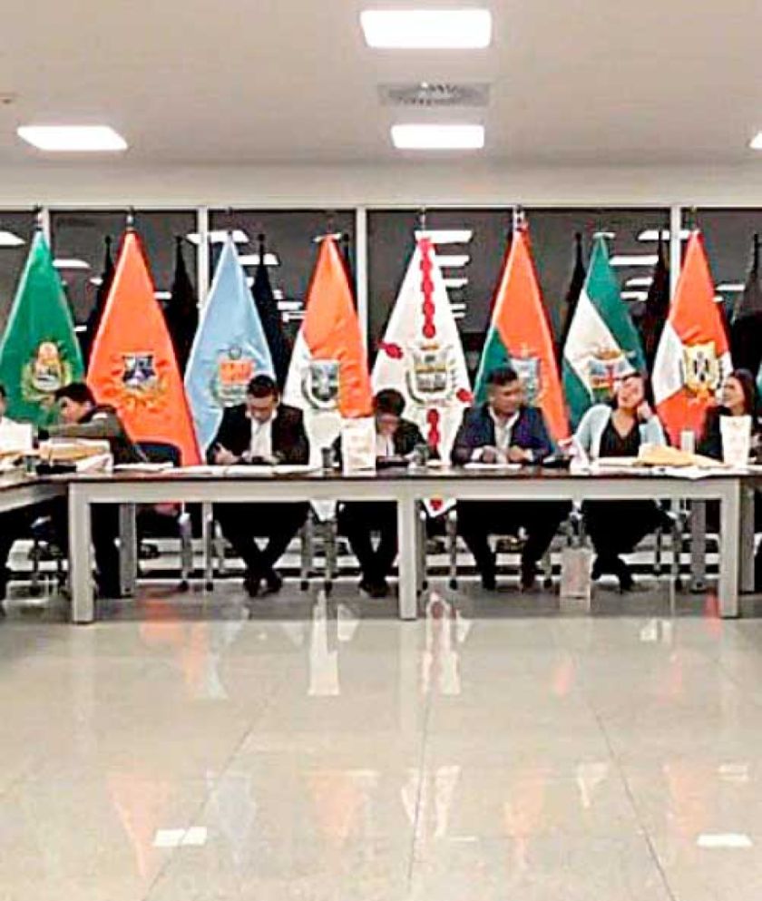 Siguen en carrera postulantes con  varias denuncias 