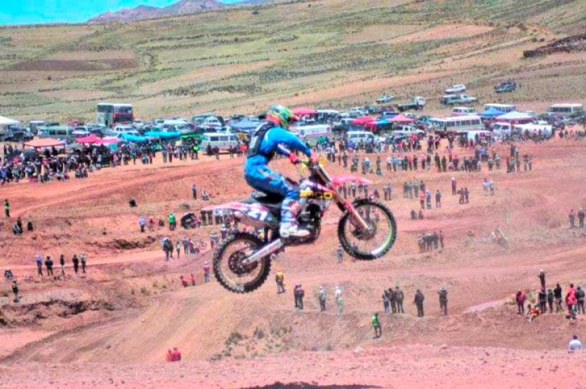 Palca Mayu alberga la primera carrera municipal de motociclismo