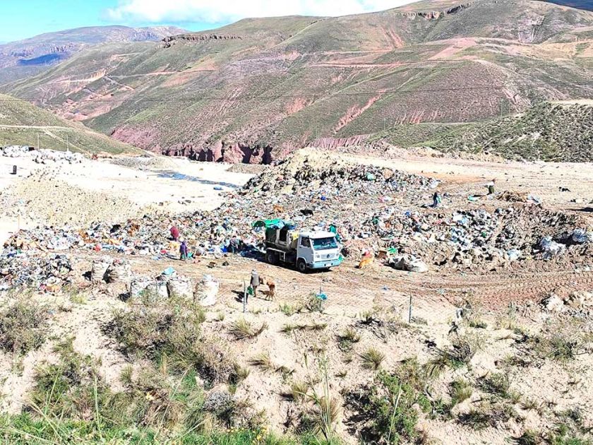 Comunarios de Karachipampa piden el cierre del botadero