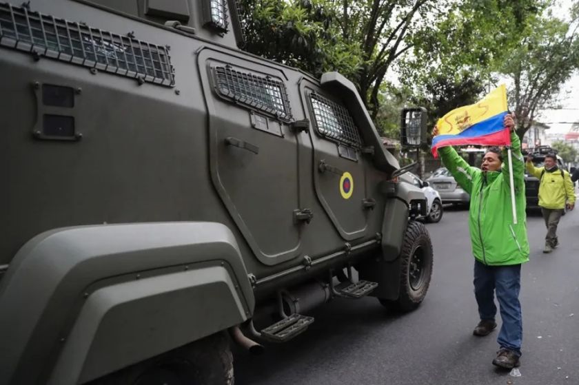 El expresidente de Ecuador Rafael Correa pide presionar a Quito para que permita la salida de Jorge Glas