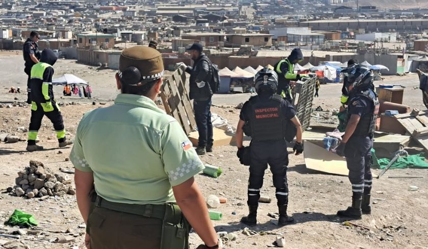 Presuntos contrabandistas se enfrentan a tiros con Carabineros y escapan de Chile a Bolivia