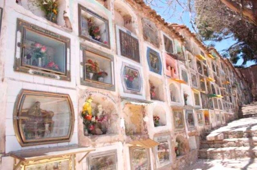 El lugar de los muertos está a punto de colapsar en la ciudad de Potosí