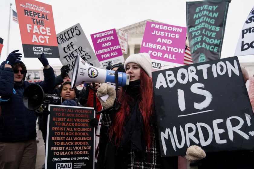 El Tribunal Supremo de Arizona prohíbe el aborto al recuperar una ley de 1864