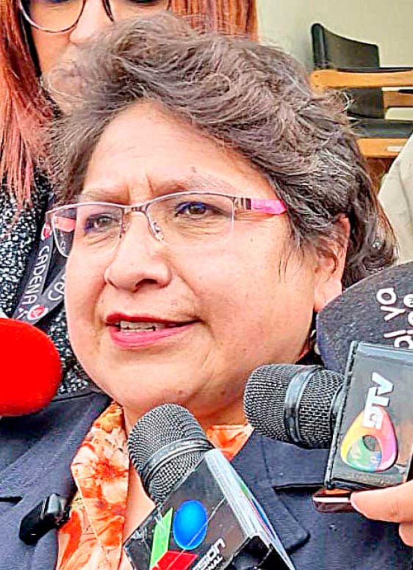 Dina Chuquimia se resiste a dejar su cargo
