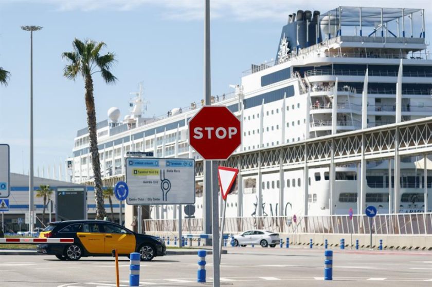 Bolivianos desembarcados de crucero serán deportados este jueves desde Barcelona