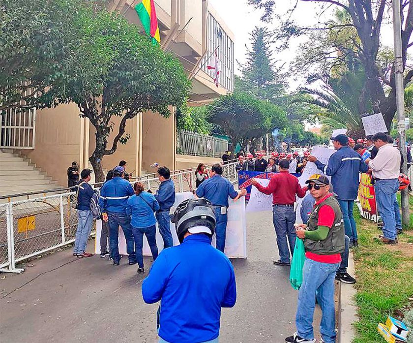 Sectores retoman protestas por fallos rezagados en el TCP