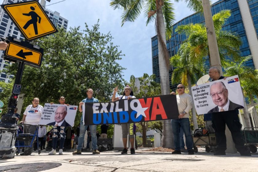 Sentencian a 15 años al exembajador de EE.UU. Víctor Rocha por caso de espionaje para Cuba