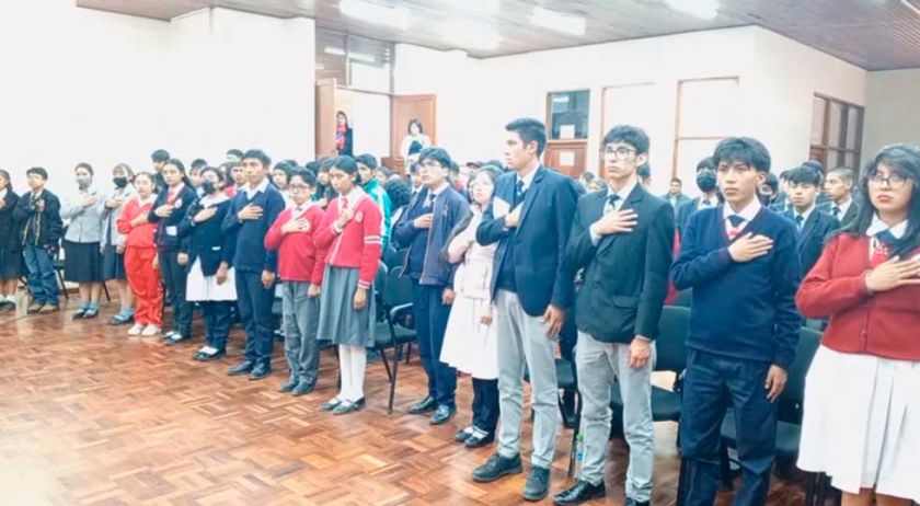 Posesionan a defensores y defensoras estudiantiles tras sus elecciones