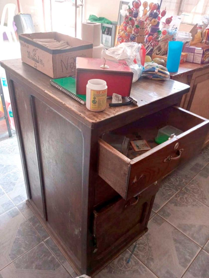 Maleantes se llevan dinero y objetos de una tienda