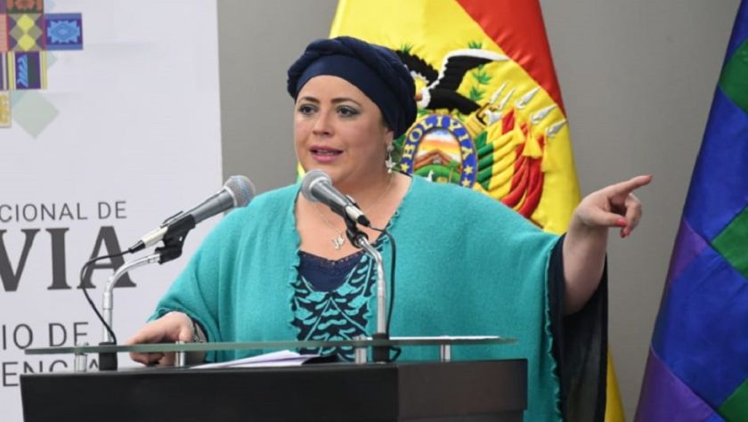 Ministra Prada: “No hay jefazos en el MAS, no agachamos la cabeza ante nadie”