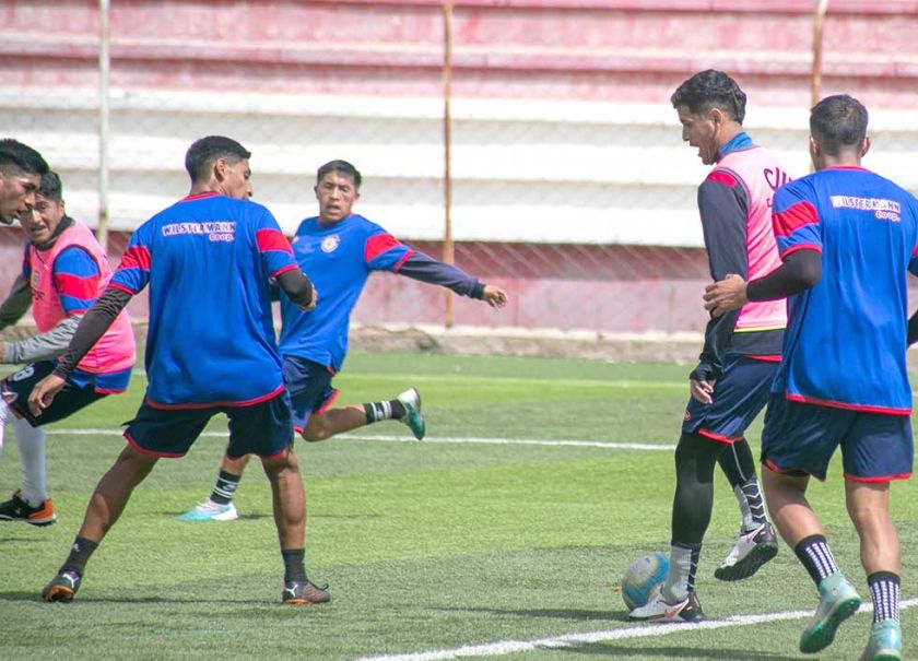 El técnico Cardan fortalece el trato del balón en Wilstermann Cooperativas