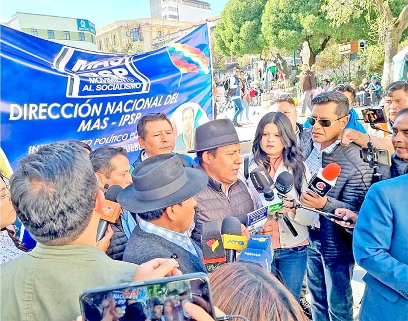 Arcistas y evistas analizan estrategias por separado