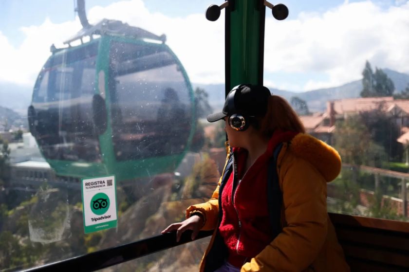 Una década del teleférico que une a dos ciudades y transporta a 200 mil personas al día