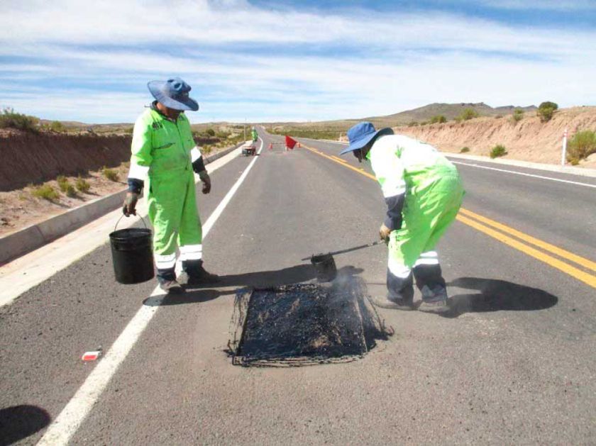 La ABC regional Potosí realiza el manteniendo de 11 tramos camineros 