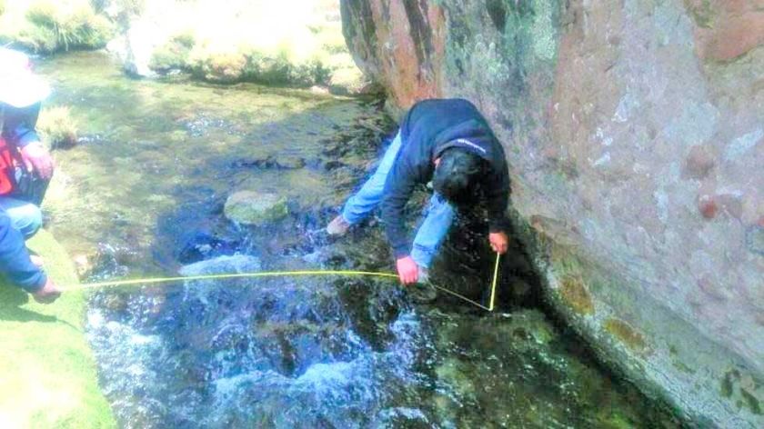 Gobernador apuesta por Sijllahuiri y Vacuyo para darle agua a Potosí